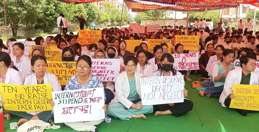 Interns, JNIMS students launch indefinite protest in Imphal 